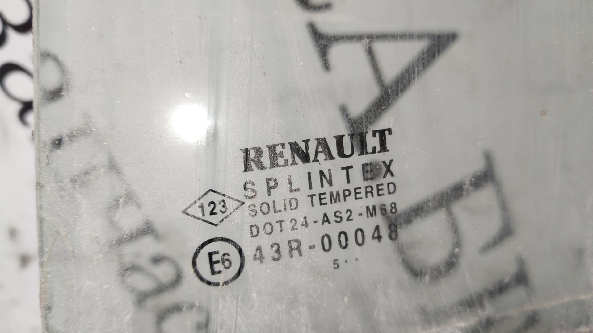 Стекло двери задней левой Renault Scenic 1 купить в России